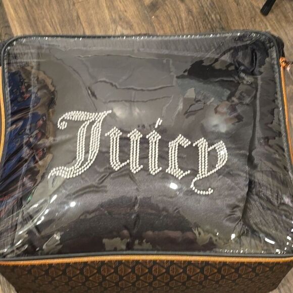 Juicy Couture Home The Rose' Collection Luxurious Satin Designer Comforter Set - Picture 7 of 8